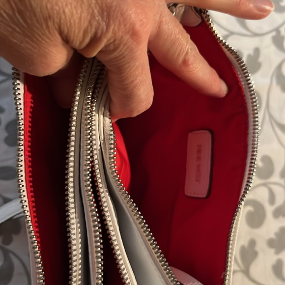 Nine West crossbody - Picture 4 of 7